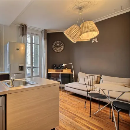 Image 6 - 9 Rue Rousselet, 75007 Paris, France - Apartment for rent