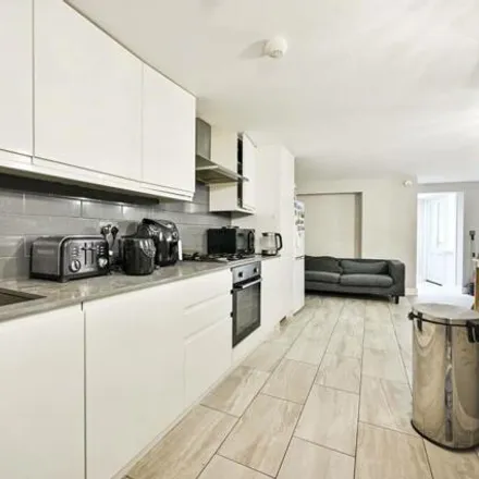 Image 2 - Rich Lane, London, SW5 9UG, United Kingdom - Apartment for rent