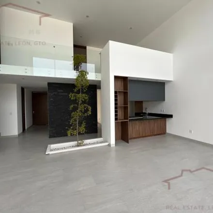 Rent this 4 bed house on Circuito Vía Carrara in La Campiña Del Bosque Coto 7, 37690 León