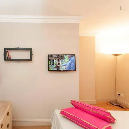 Image 5 - William Hill, Colville Place, London, W1T 2NJ, United Kingdom - Apartment for rent