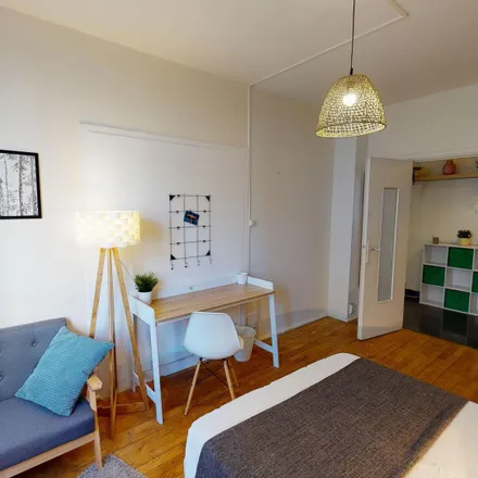 Rent this 4 bed room on 96 Rue Vauban in 69006 Lyon, France