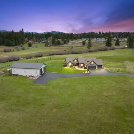 Buy this 4 bed house on East Lancaster Road in Hayden, ID 83801