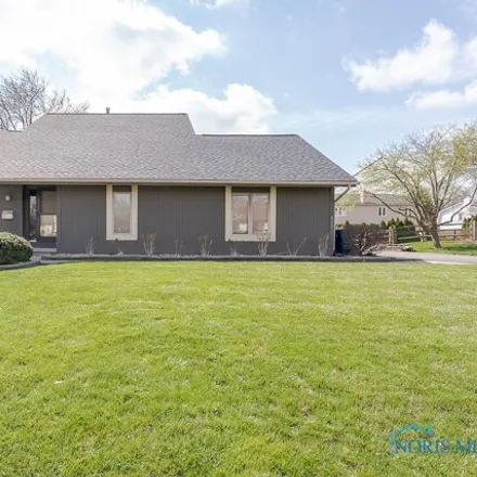 Buy this 3 bed house on 7802 Little Road in Sylvania, OH 43560