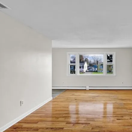 Image 9 - 147 Jefferson Lane, East Hartford, CT 06118, USA - House for sale