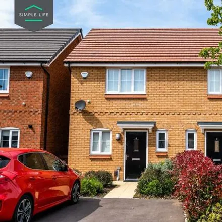 Rent this 2 bed townhouse on Shrewsbury Close in Middleton, M24 6JQ
