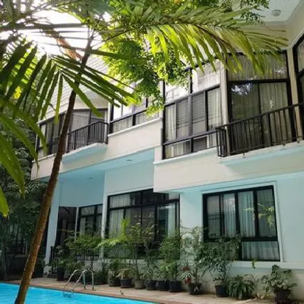 Rent this 4 bed house on unnamed road in Khlong Toei District, Bangkok 10110