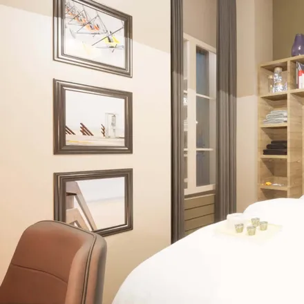 Rent this 19 bed room on Hôtel Pradal in Rue du Séminaire, 63100 Clermont-Ferrand
