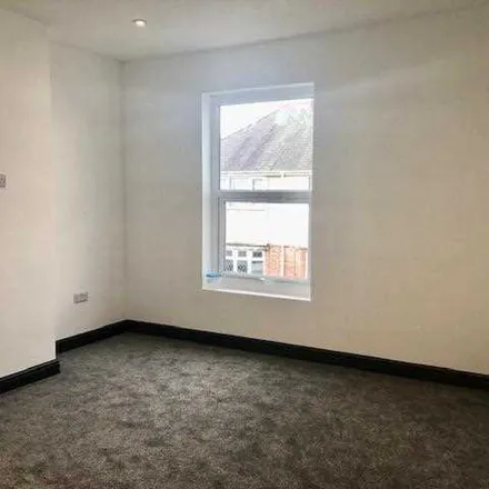 Rent this 2 bed apartment on Wynsors World of Shoes in Nelson Street, Tapton