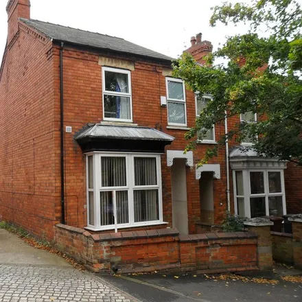 Rent this 6 bed duplex on Queens Crescent in Lincoln, LN1 1LR