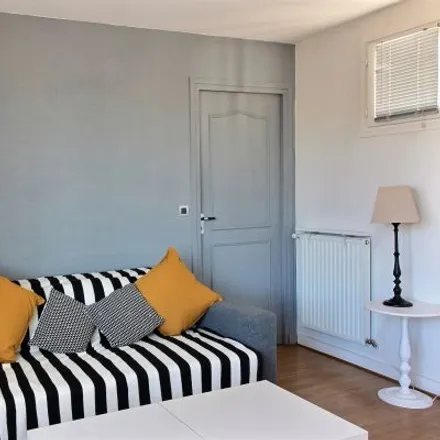Image 2 - 46 Rue Duranton, 75015 Paris, France - Apartment for rent
