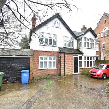 Rent this 1 bed room on Reading Road in Farnborough, GU14 6NA