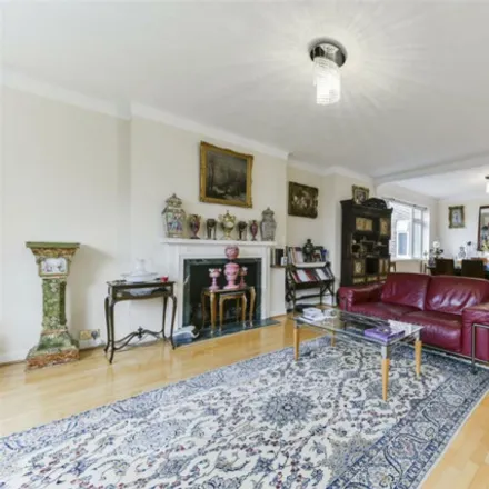 Buy this 3 bed apartment on 1-33 Avenue Close in Primrose Hill, London