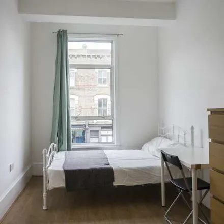 Image 9 - Jewson, Birkbeck Road, London, W3 6LJ, United Kingdom - Apartment for rent