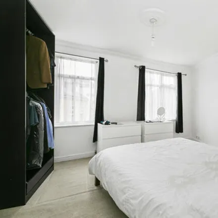 Image 2 - Wrythe Lane, London, SM5 2RA, United Kingdom - Apartment for sale