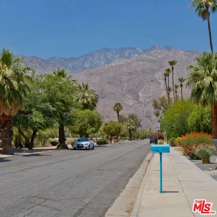 Image 4 - 1572 North Riverside Drive, Palm Springs, CA 92264, USA - House for sale