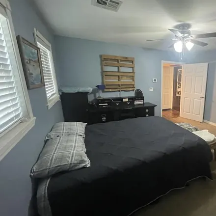 Rent this 1 bed house on Grove