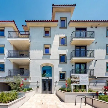 Rent this 2 bed condo on 8657 Whitworth Drive in Los Angeles, CA 90035