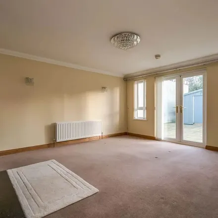 Rent this 3 bed apartment on Windsor Avenue in Belfast, BT9 6EL