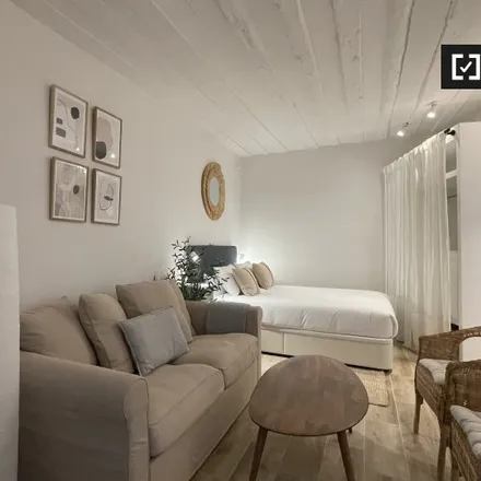 Rent this studio apartment on Madrid in Calle de Villalar, 9
