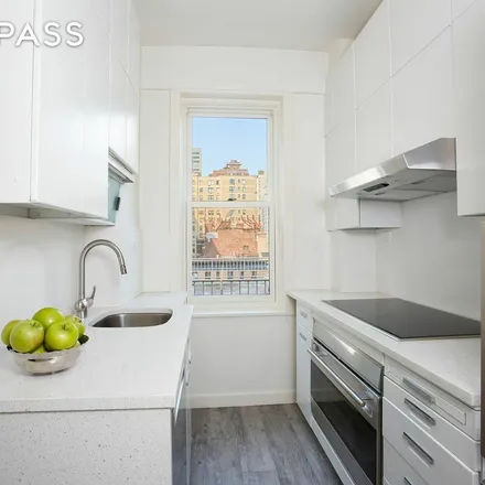Image 1 - 162 East 80th Street, New York, NY 10075, USA - Townhouse for rent