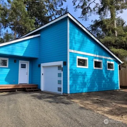 Buy this 2 bed house on 608 Sunset Avenue in Ocean Shores, Grays Harbor County