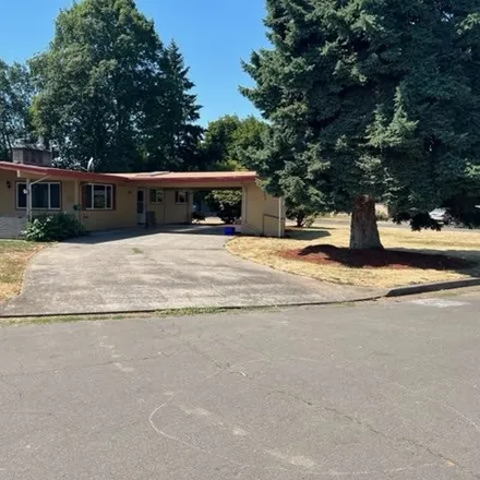 Buy this 3 bed house on 955 South 38th Street in Springfield, OR 97478