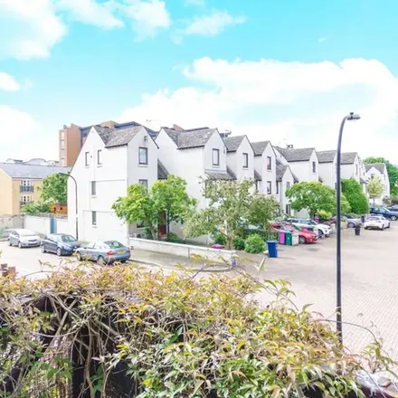 Rent this 4 bed apartment on 33 Pointers Close in Millwall, London