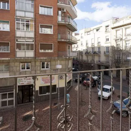 Rent this 3 bed apartment on Bar Marivi in Calle Villaamil, 28931 Móstoles