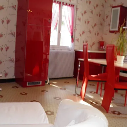 Image 8 - 49400 Saumur, France - Apartment for rent