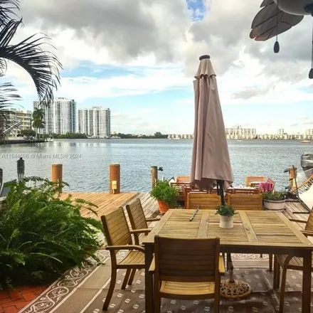 Image 1 - 2799 Northeast 164th Street, North Miami Beach, FL 33160, USA - Townhouse for sale