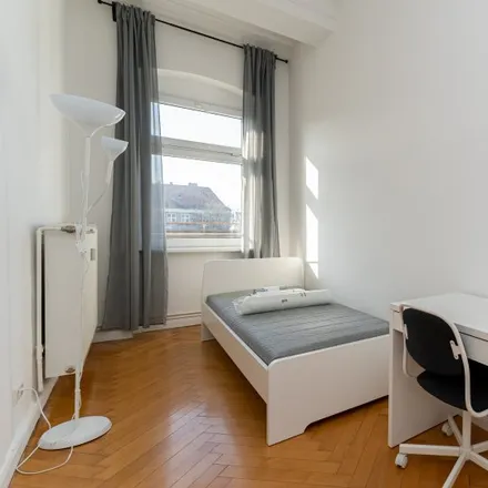 Rent this 5 bed room on Driesener Straße 16 in 10439 Berlin, Germany
