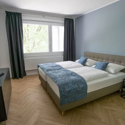 Rent this 3 bed apartment on Messeparkplatz P2 in Grugaweg, 45131 Essen