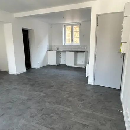 Rent this 3 bed apartment on 19 bis Avenue de Châlons in 77640 Jouarre, France