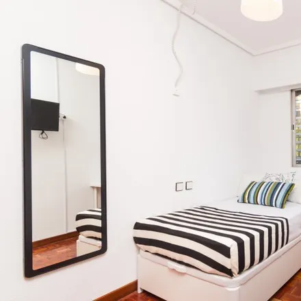 Rent this 5 bed room on Madrid in Isdefe, Calle Beatriz de Bobadilla