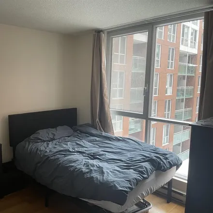 Image 2 - 60 Rue Charlotte, Montreal, QC H2X 0B2, Canada - Room for rent