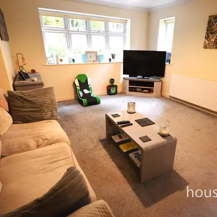 Rent this 3 bed apartment on 25 Queens Park Avenue in Bournemouth, BH8 9LG