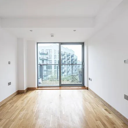 Rent this 2 bed apartment on The Greenway in London, E3 2NX