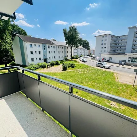 Rent this 3 bed apartment on Angerapper Platz 1 in 40822 Mettmann, Germany