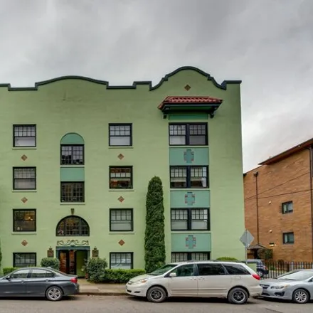 Buy this studio condo on Northwest Irving Street in Portland, OR 97210