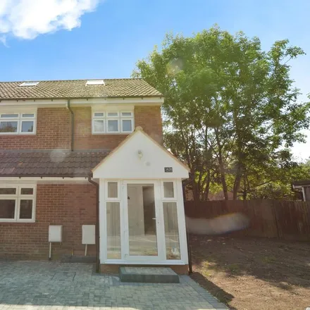 Rent this 3 bed house on Hercies Road in London, UB10 9LY