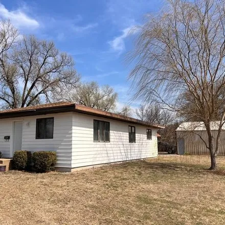 Image 6 - 113 South Douglas Avenue, Ellsworth, KS 67439, USA - House for sale