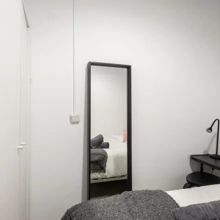Rent this 5 bed room on Madrid in Calle de la Colegiata, 11