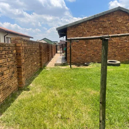 Image 2 - Geluksdal Road, Labore, Gauteng, 1550, South Africa - Apartment for rent