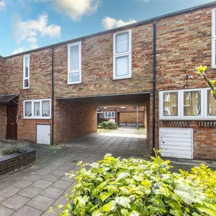 Buy this 3 bed townhouse on Larkspur Way in Basildon, SS15 6PN