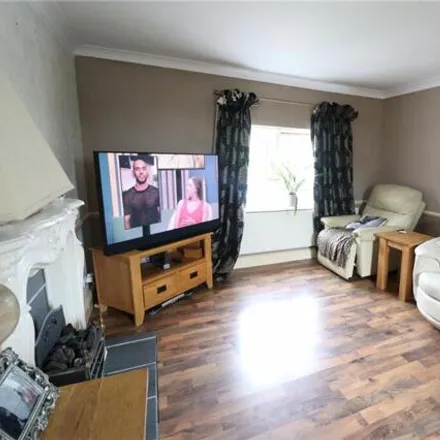 Image 7 - Little Lullaway, Basildon, SS15 5JB, United Kingdom - Townhouse for sale