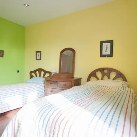 Rent this 3 bed room on Madrid in Calle del Gorrión, 4