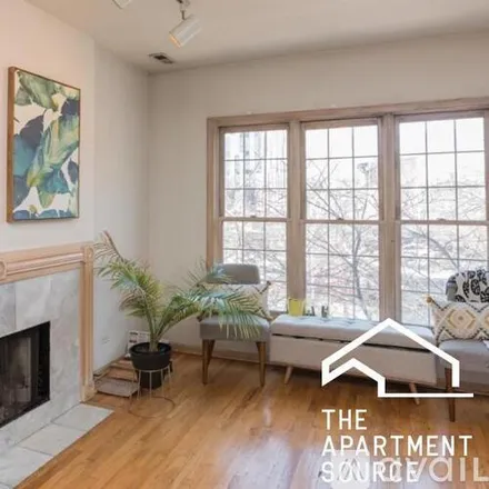 Rent this 3 bed apartment on 1112 N Marshfield Ave