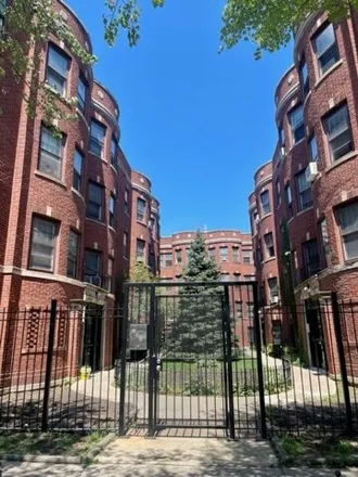 Rent this 1 bed apartment on 1062 W Thorndale Ave Apt 1R in Chicago, Illinois
