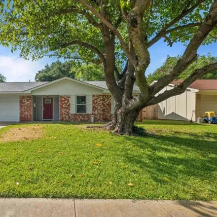 Buy this 3 bed house on 566 W Ferndale Ln in Grand Prairie, Texas