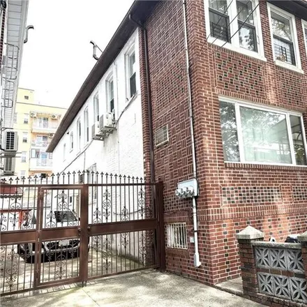 Image 3 - 927 56th Street, New York, NY 11219, USA - House for sale